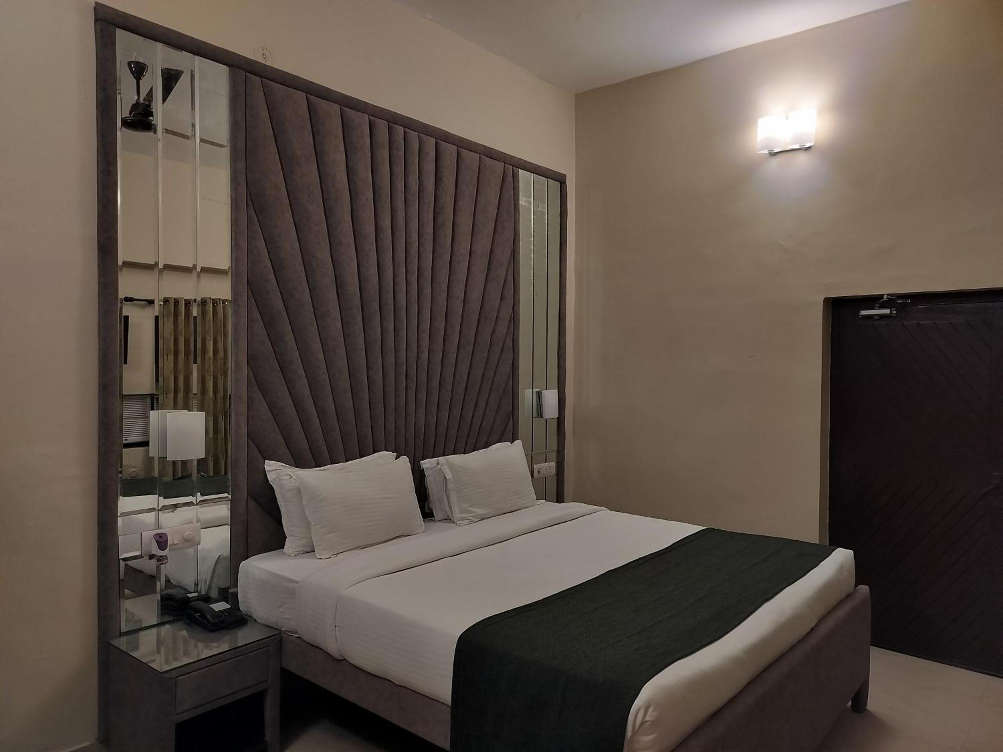 Garjia Bel-La Monde Hotel "Riverside" - Jim Corbett מראה חיצוני תמונה